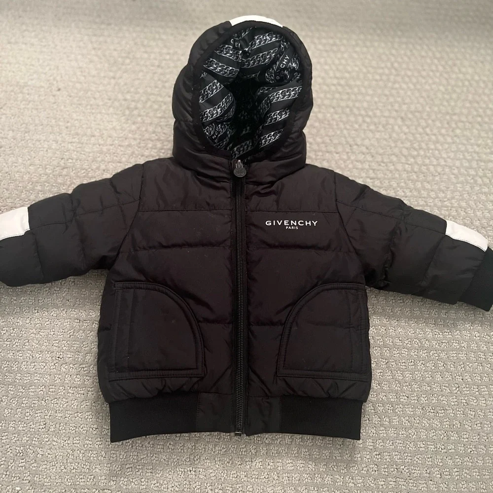 *AUTHENTIC* - Picture 2 of 5